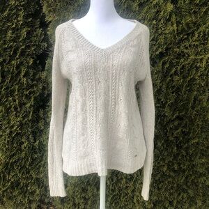 Hollister Women's V-Neck Sweater in Cream